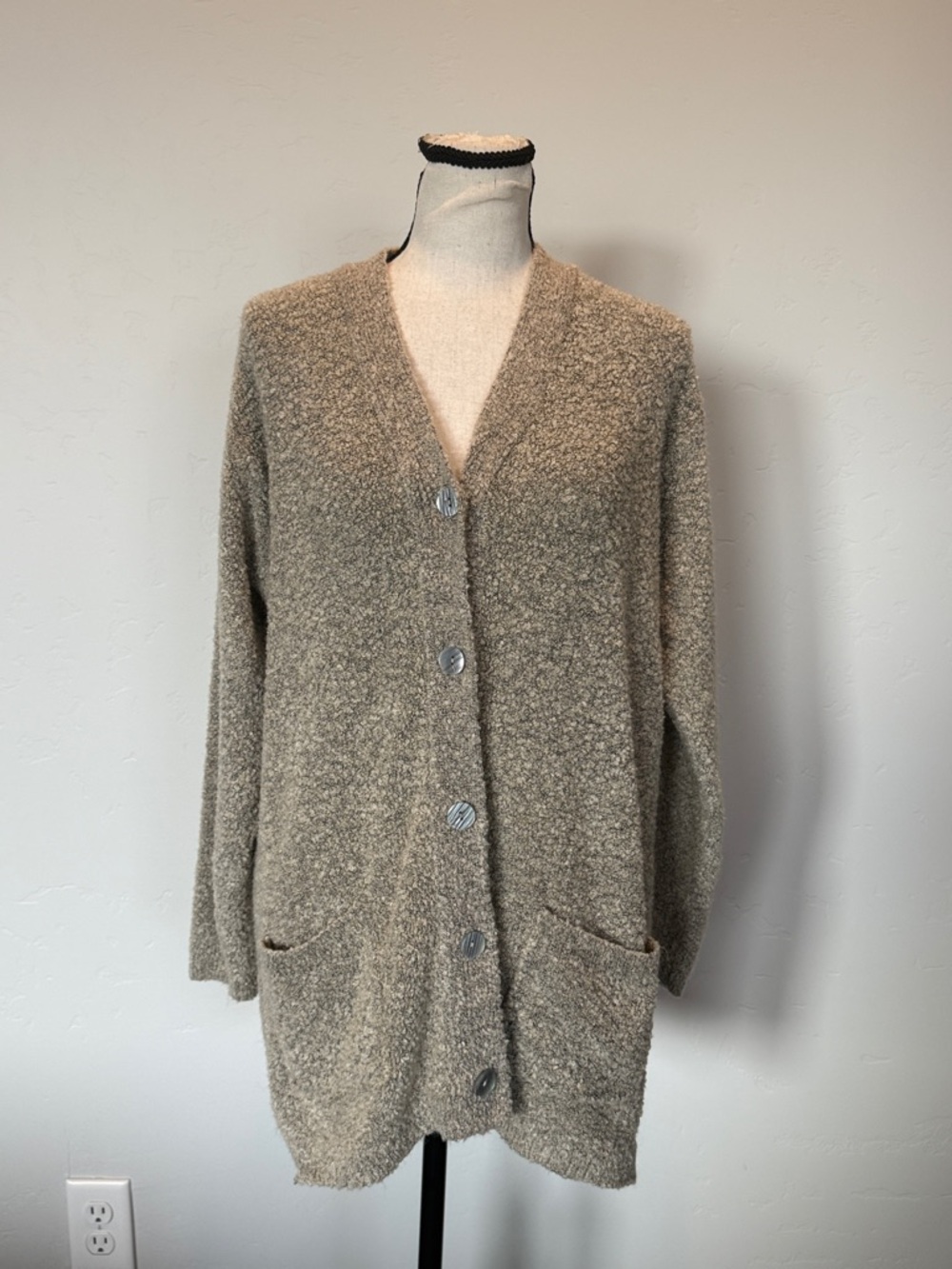 Sarah Bentley Medium Cozy Boucle Cardigan Tan Button Front Pockets Grandma Core
